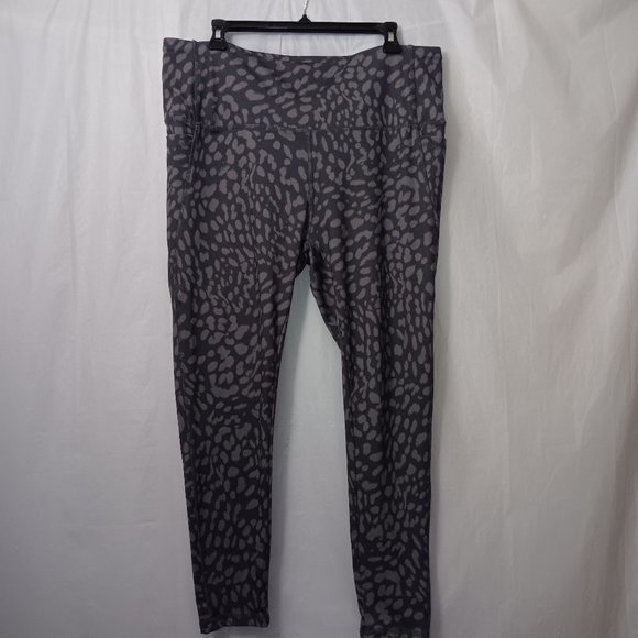 DAISY FUENTES FIT ANIMAL PRINT ACTIVEWEAR LEGGINGS - Picture 3 of 10